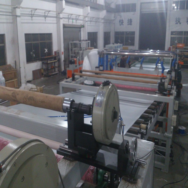 أحدث مدونات الشركة حول حلول عالية السعة لخطوط بثق صفائح PC/PMMA العريضة للغاية والسميكة