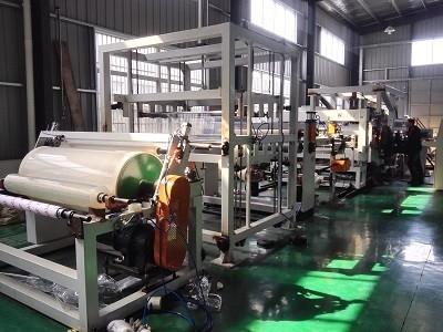 شراء خط إنبعاث للفيلم TPU الشفاف / الملون للقماش السيارات واحد المسمار 500kg / H online manufacture