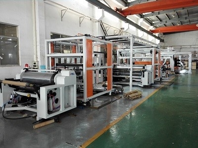 شراء 1220mm بولي كلوريد الفينيل ورقة آلة شفافة جامدة خط بثق ورقة النبات online manufacture